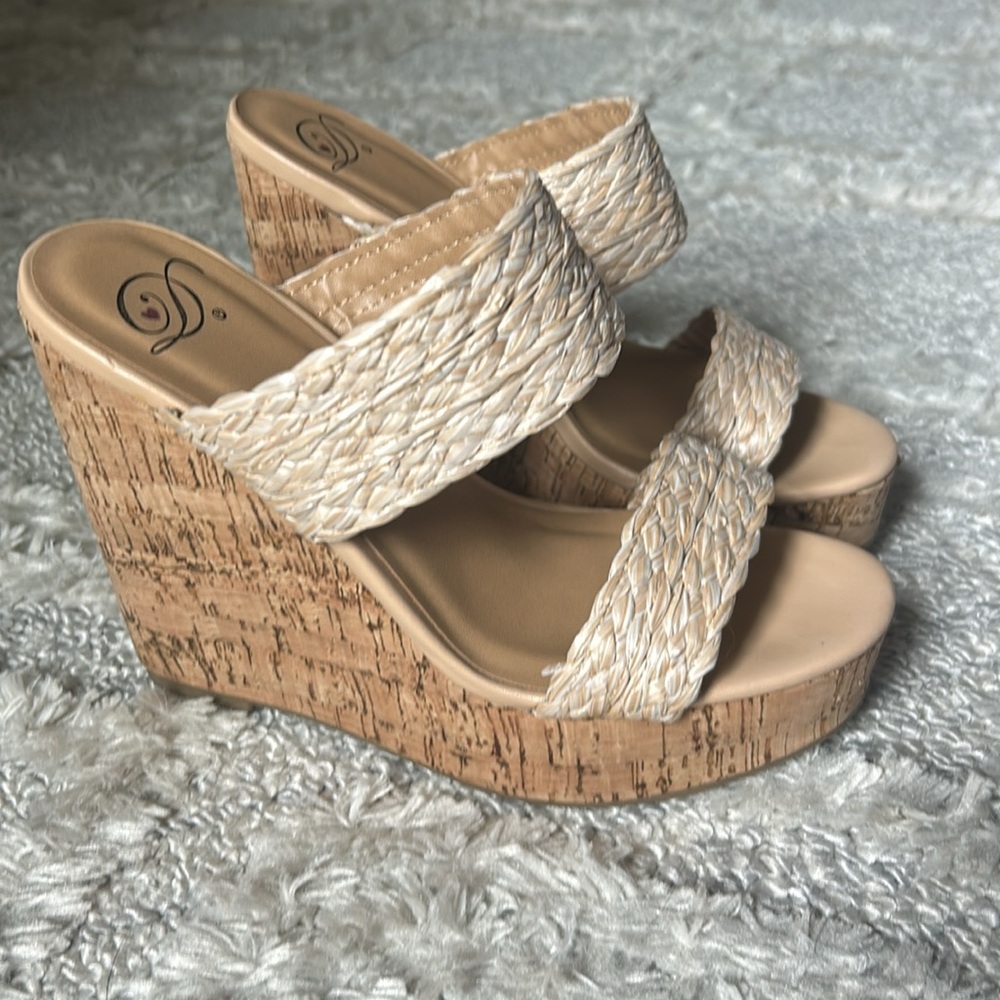 Pink Lily Wedges. Size 6. Straw braided straps. Excellent condition. - Picture 2 of 4